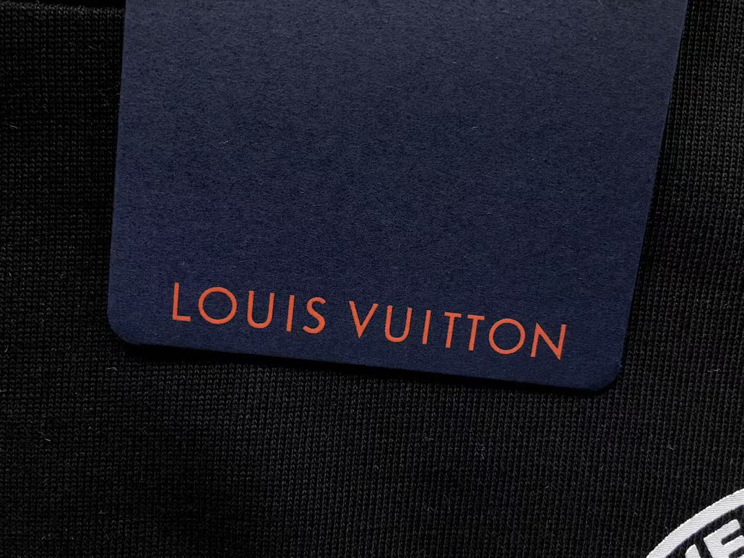 Louis Vuitton 115 L⭐ T-SHIRT 214011736 (Im 170Cm 55Kg I Wear Size S In The Phot) - Image 16