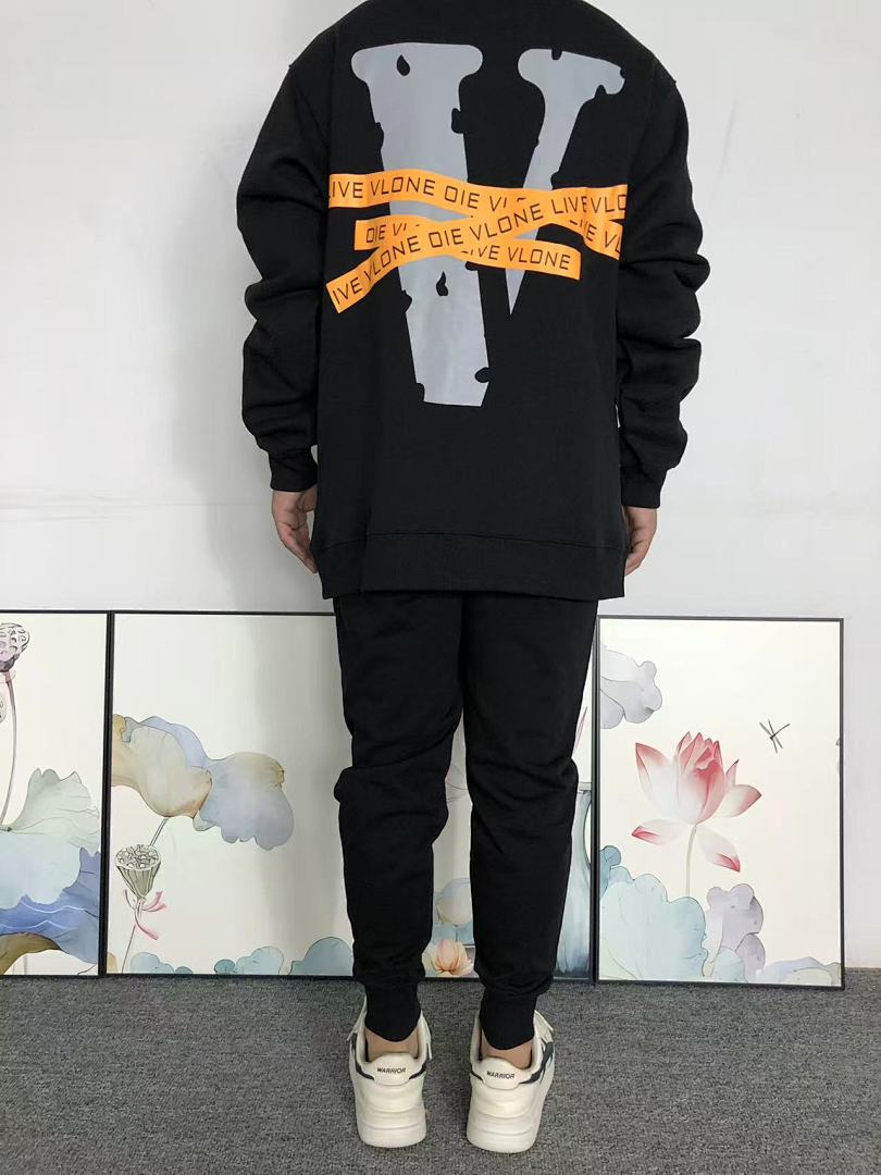 On Running 135 VLONE HOODIE 510117391 (Im 170Cm 60Kg I Wear Size M In The Phot) - Image 4