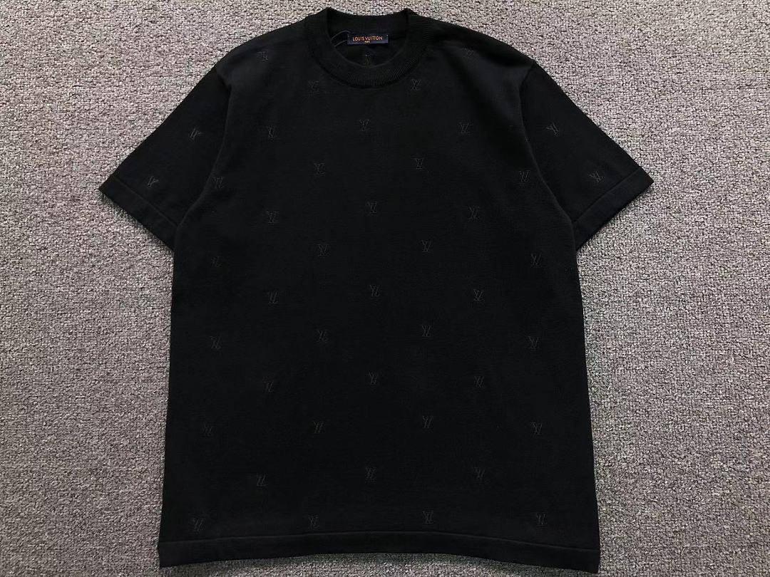 Louis Vuitton 195 L⭐ T-SHIRT 22060109125 (Im 170Cm 60Kg I Wear Size M In The Phot) - Image 5