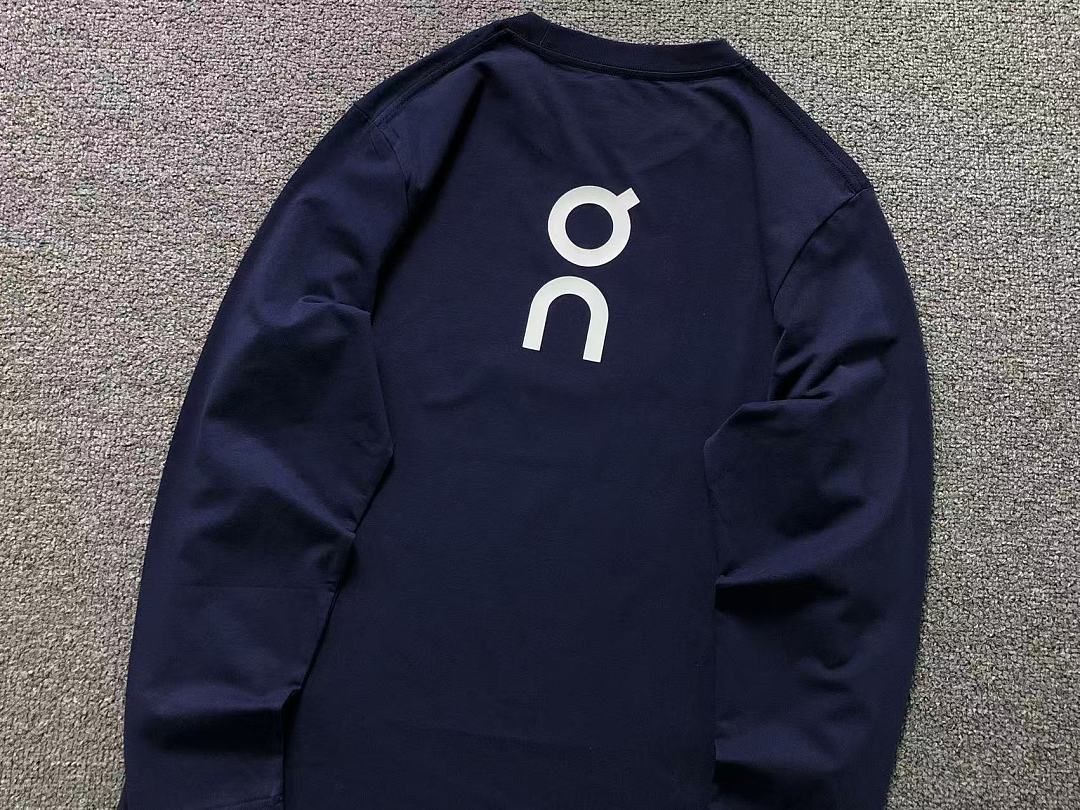 On Running 135 ON LONG SLEEVED 2208081004 (Im 170Cm 60Kg I Wear Size XL In The Phot) - Image 25
