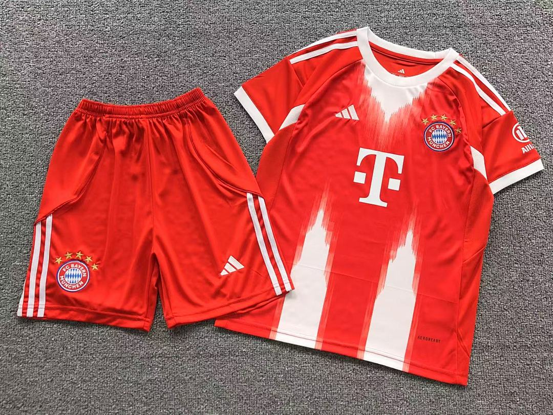 Chanel 75 FOOTBALL T-SHIRT SHORTS - Image 4