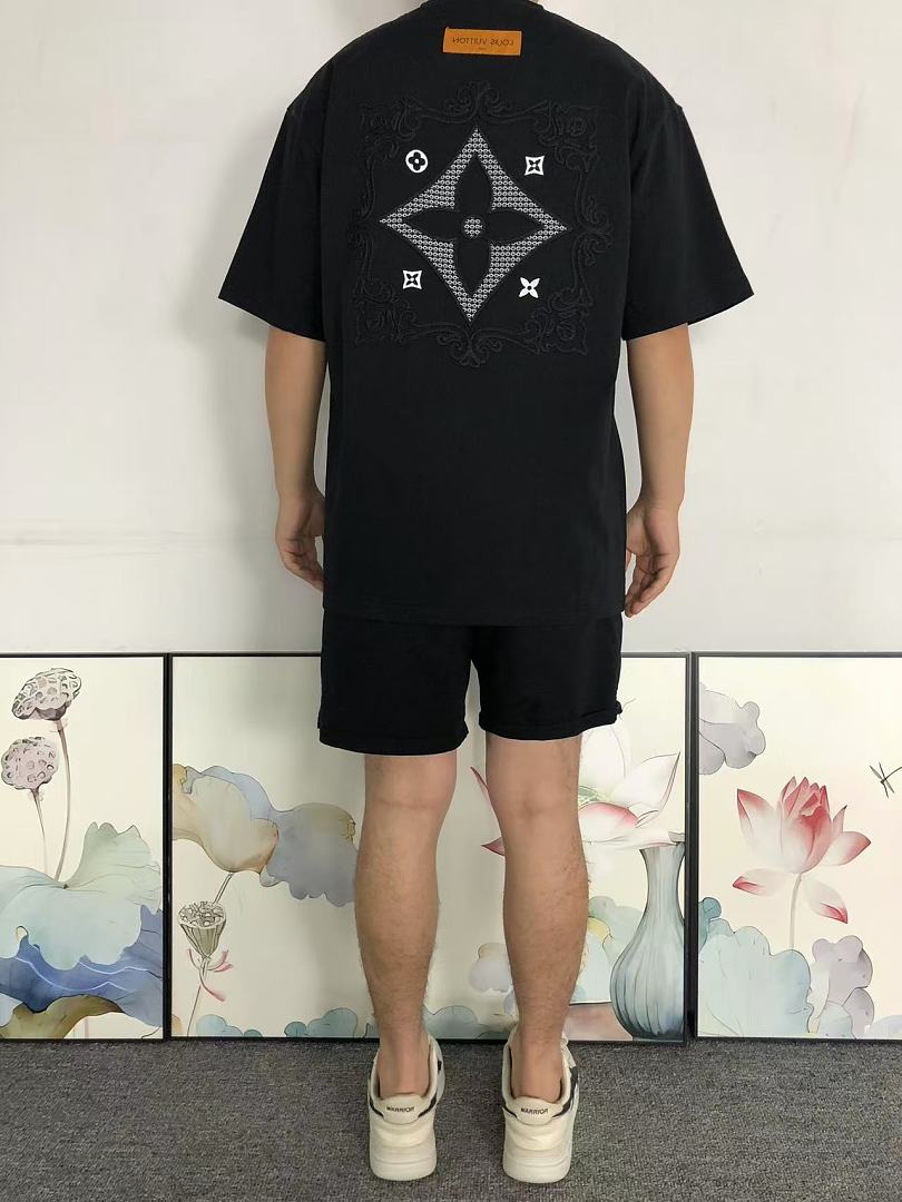 Louis Vuitton 118 L⭐ T-SHIRT 3207300220 (Im 170Cm 60Kg I Wear Size L In The Phot) - Image 4