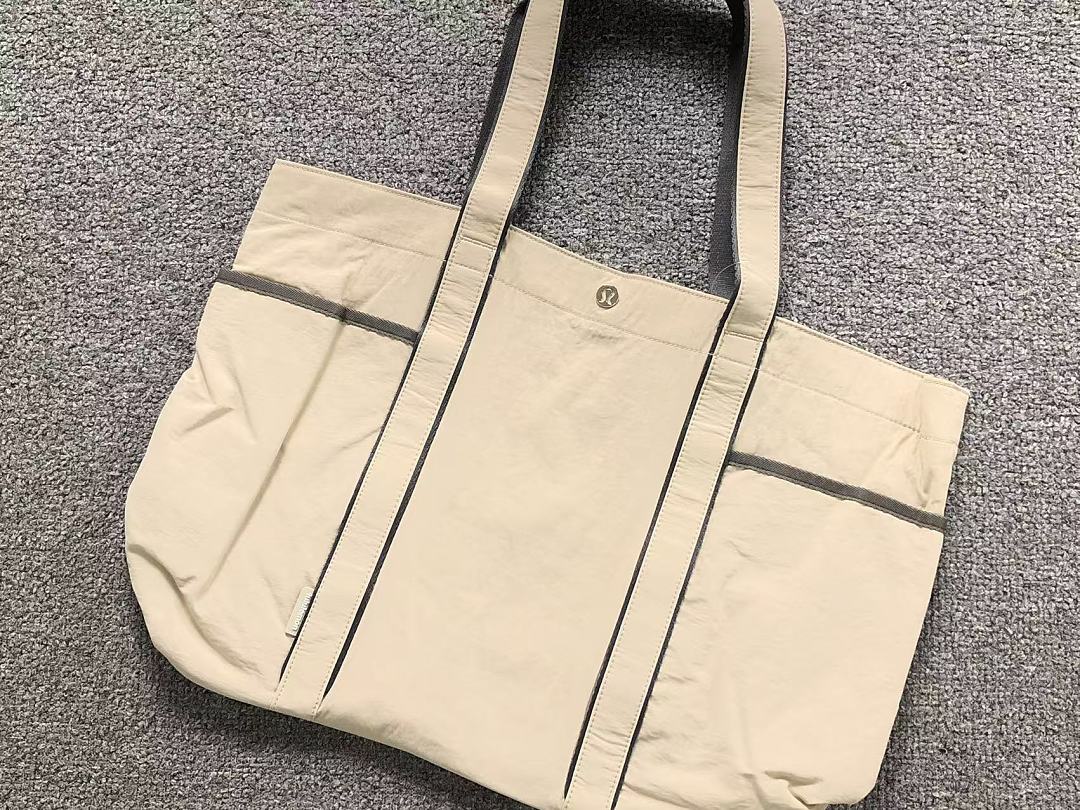 On Running 178 LULULEMON BAG 4207030777 Long 49CM* Wide 16CM* High - Image 11