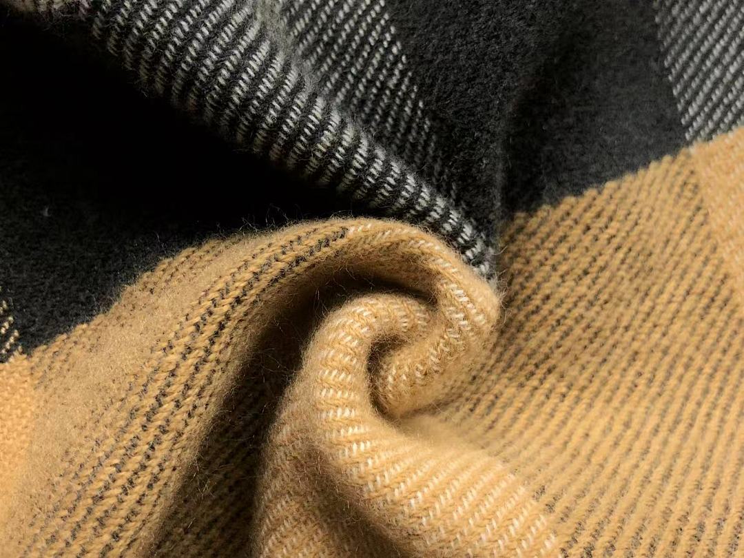 Burberry 135 B⭐R⭐E⭐RY SHAWL 510240876 (Long 154CM* Wide 135CM) - Image 9