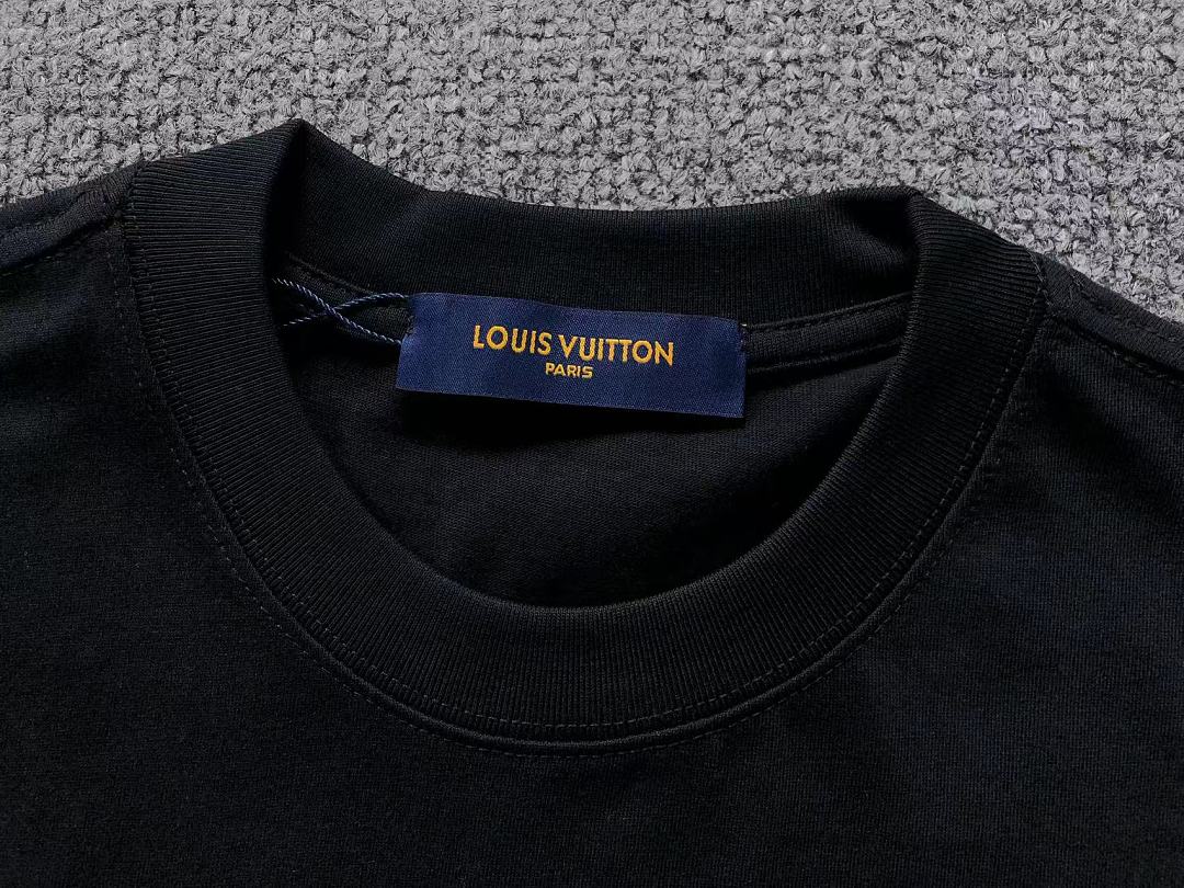 Louis Vuitton SHORTS 158 L⭐ T-SHIRT 2208020415 (Im 170Cm 60Kg I Wear Size S In The Phot) - Image 17