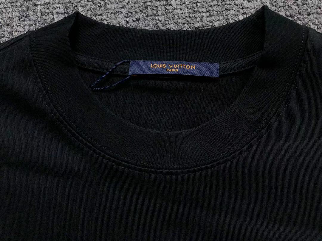 Louis Vuitton 108 L⭐ T-SHIRT 411132121 (Im 170Cm 57Kg I Wear Size M In The Phot) - Image 21