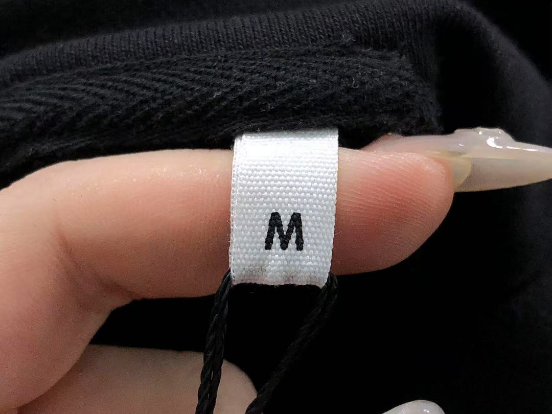 AMI 168 AMI HOODIE 3110170121 (Im 170Cm 60Kg I Wear Size M In The Phot) - Image 40