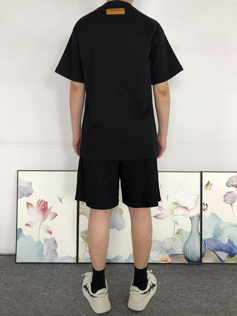 Louis Vuitton 108 L⭐ T-SHIRT 41061310126 (Im 170Cm 60Kg I Wear Size XS In The Phot) - Image 4