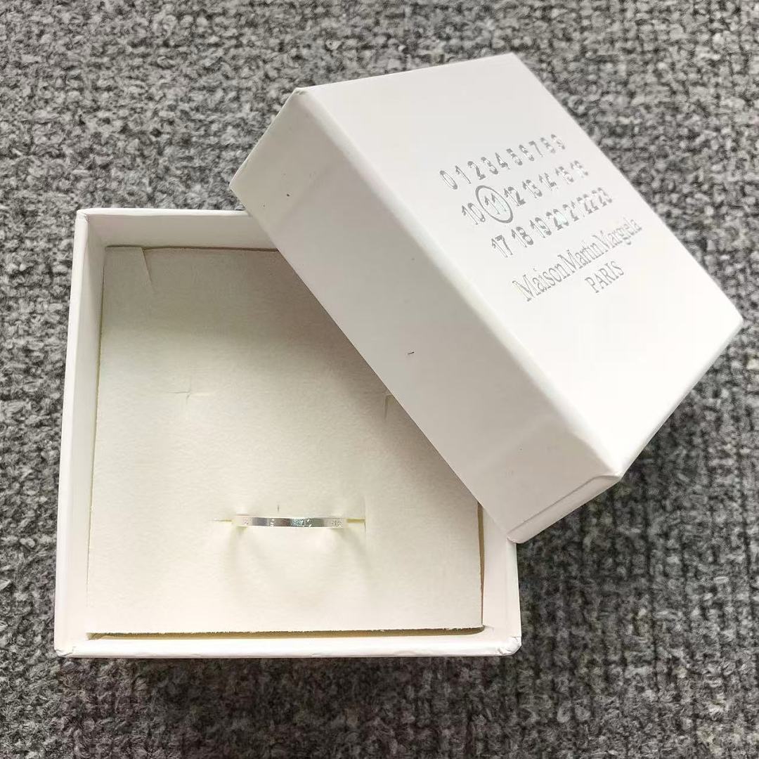 On Running 105 MAISON MARGIELA