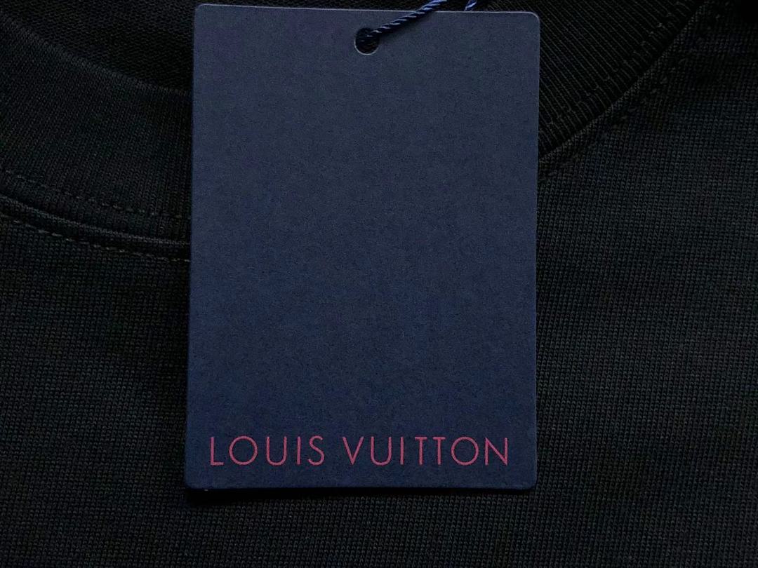 Louis Vuitton 108 L⭐ T-SHIRT 411131721 (Im 170Cm 55Kg I Wear Size M In The Phot) - Image 25