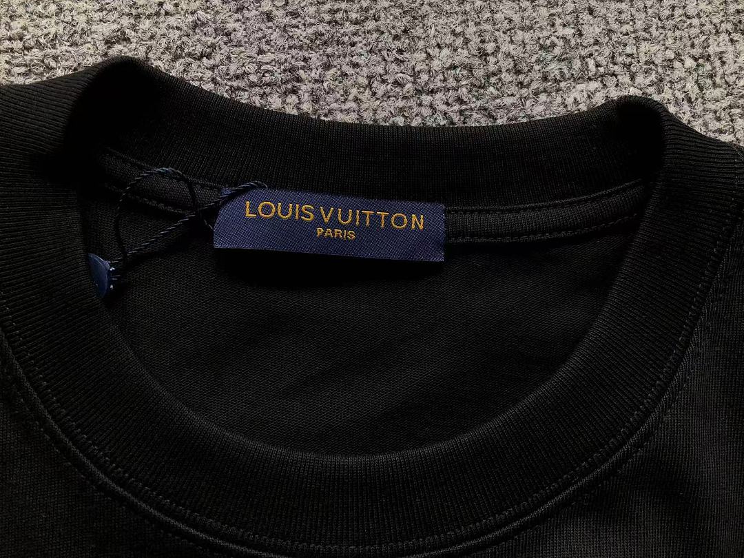 Louis Vuitton 85 L⭐ T-SHIRT 125210332 (Im 170Cm 60Kg I Wear Size M In The Phot) - Image 15