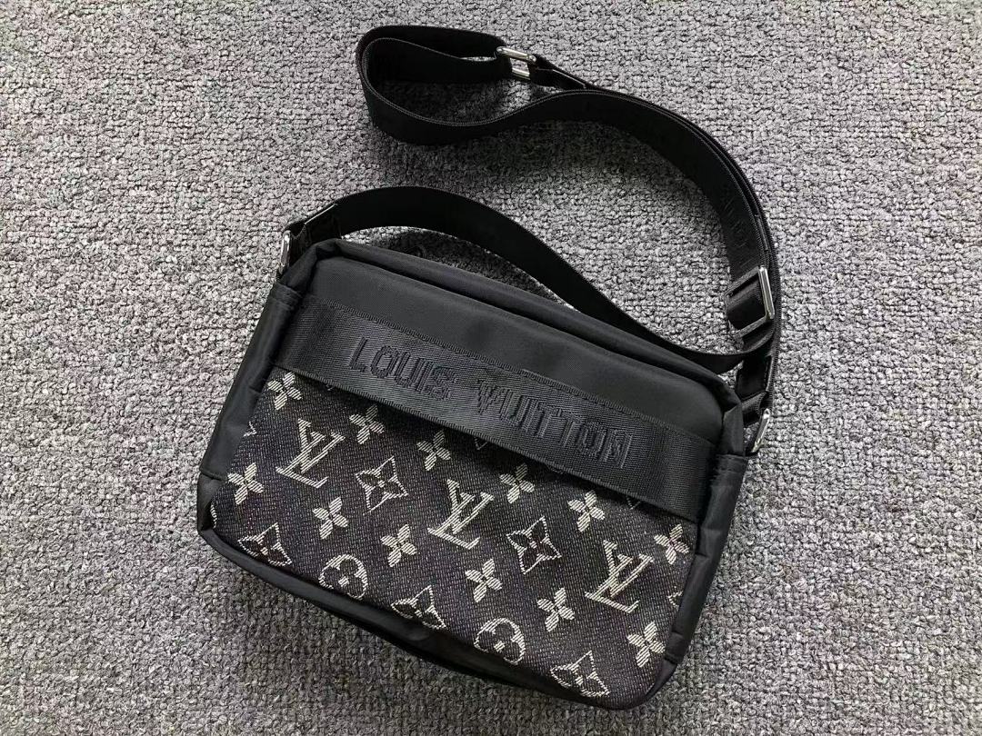 Louis Vuitton 158 L⭐ BAG 48233613 (Long 28CM* Wide 8CM* High 18CM) - Image 5