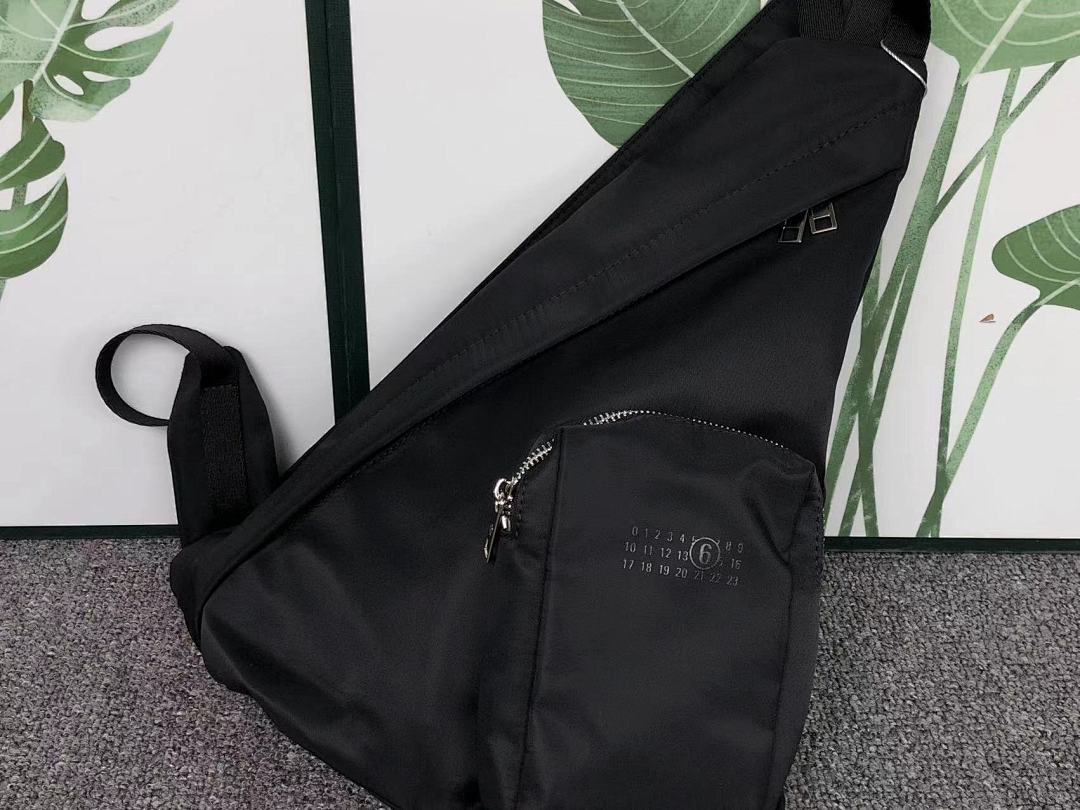 On Running 188 MAISON MARGIELA BAG 1106121524 (Long 35CM* Wide 7CM*38CM) - Image 4