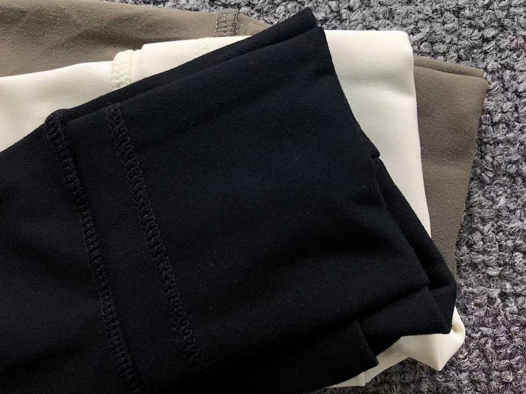 On Running 228 LULULEMON LONG SLEEVED FEMAIE - Image 15