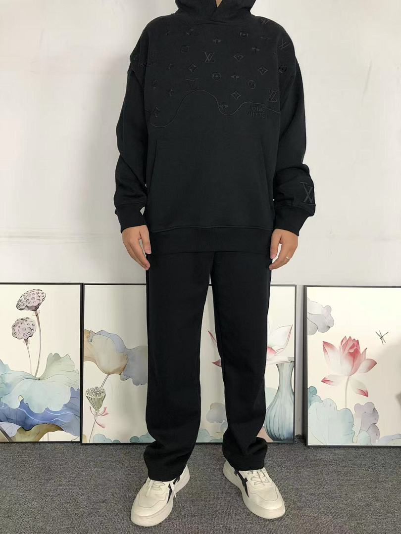 Louis Vuitton 195 L⭐ HOODIE 1111031552 (Im 170Cm 60Kg I Wear Size M In The Phot) - Image 3