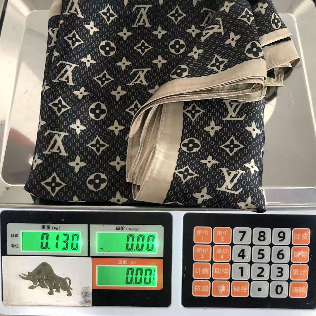 Louis Vuitton 68 L⭐ SCARF 2203168076 (Long 180CM* Wide 90CM*) - Image 12