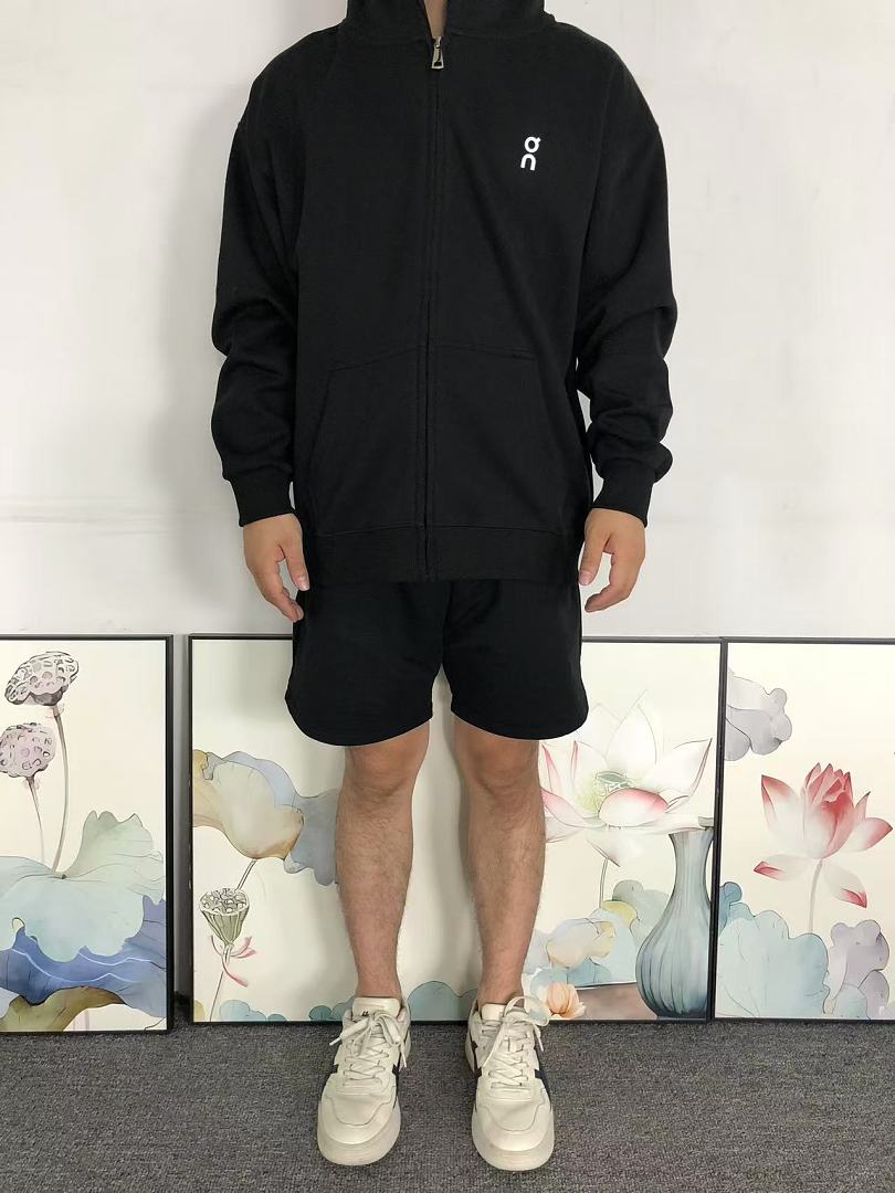 On Running 188 ON HOODIE 2207310404 (Im 170Cm 60Kg I Wear Size XL In The Phot) - Image 3