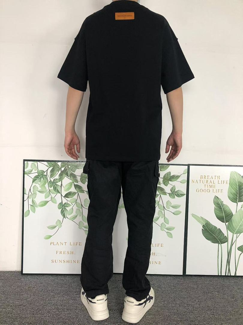 Louis Vuitton 118 L⭐ T-SHIRT 1102200352 (Im 170Cm 57Kg I Wear Size XS In The Phot) - Image 4