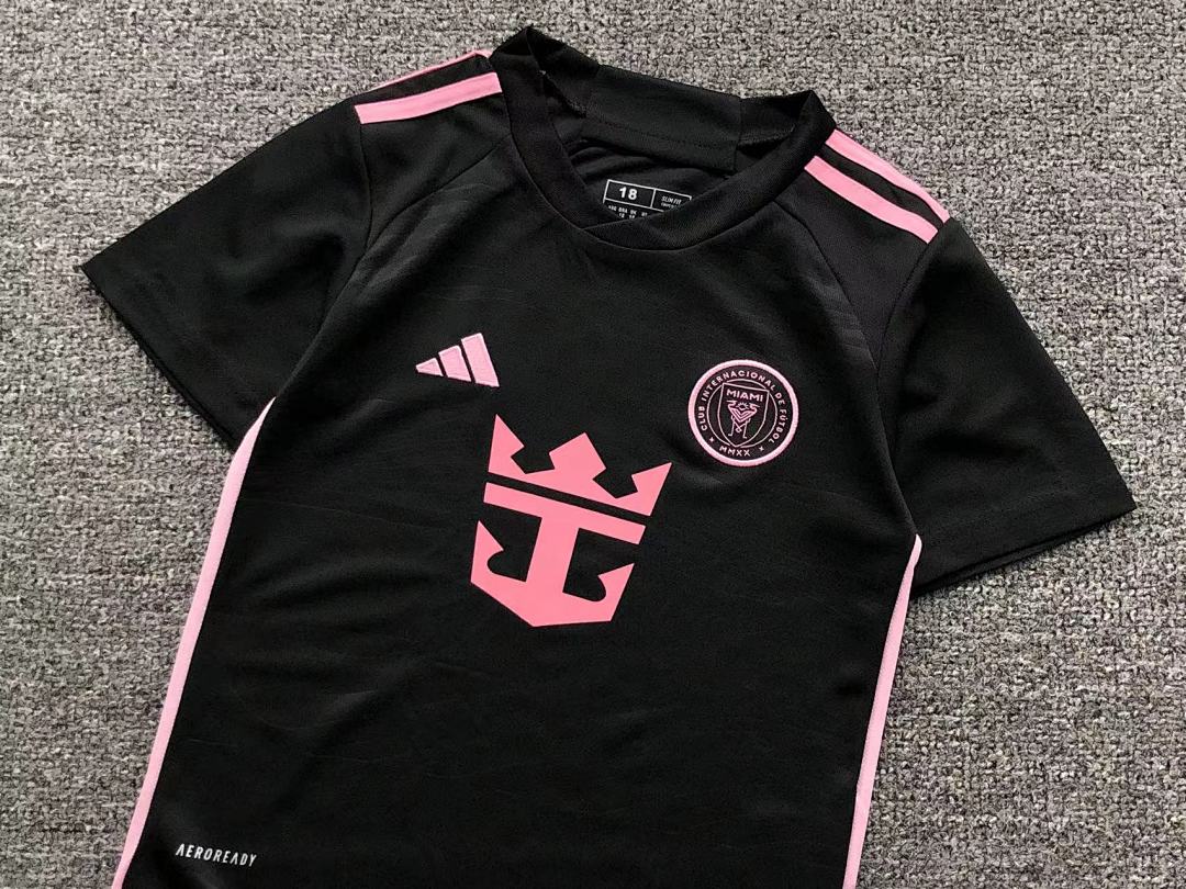Chanel 68 FOOTBALL T-SHIRT SHORTS - Image 8