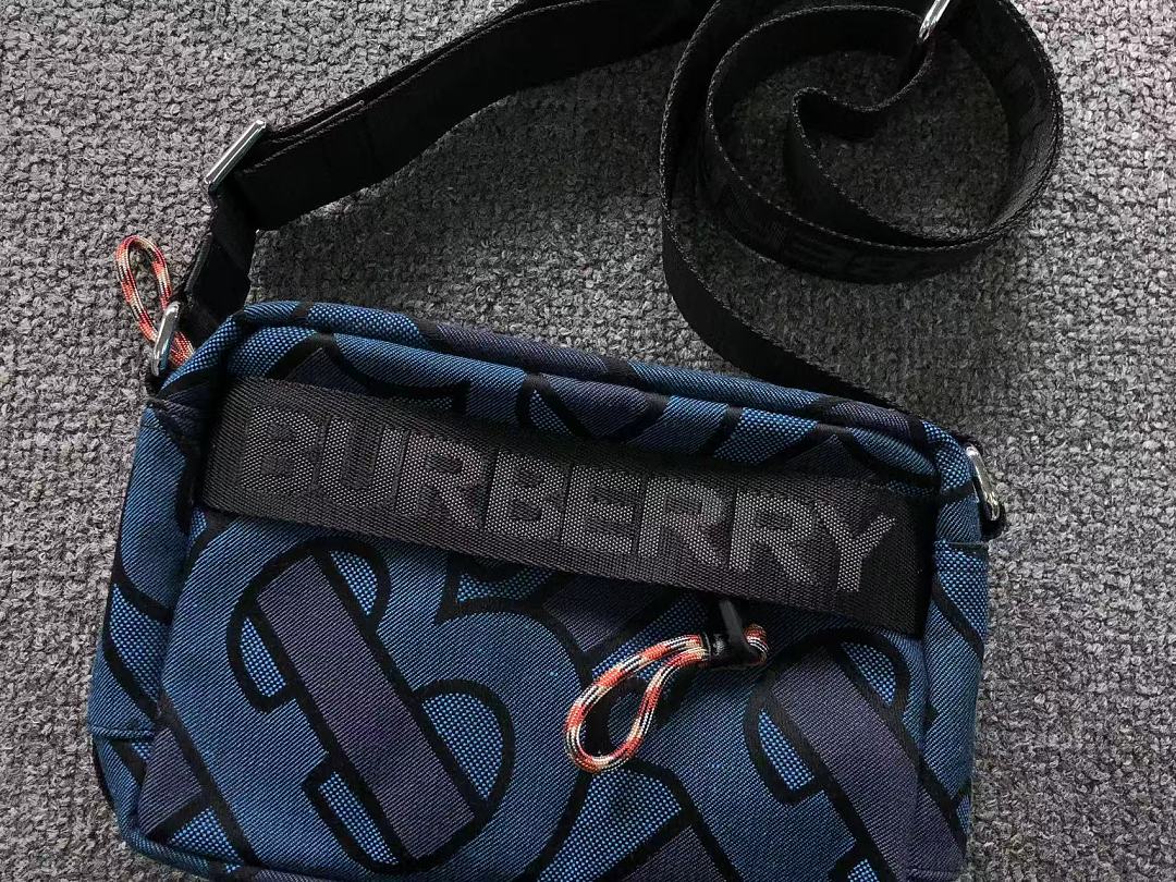 Burberry 145 B⭐R⭐E⭐RY BAG 3207070213 (Long 21CM* Wide 6CM* High 15CM) - Image 5