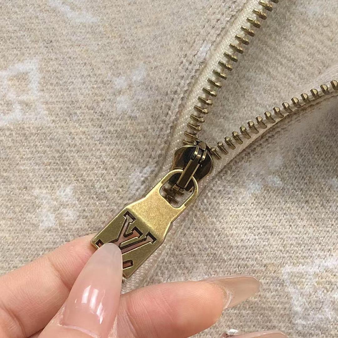 Louis Vuitton 368 L⭐ SWEATER 412101221 (Im 170Cm 60Kg I Wear Size M In The Phot) - Image 13