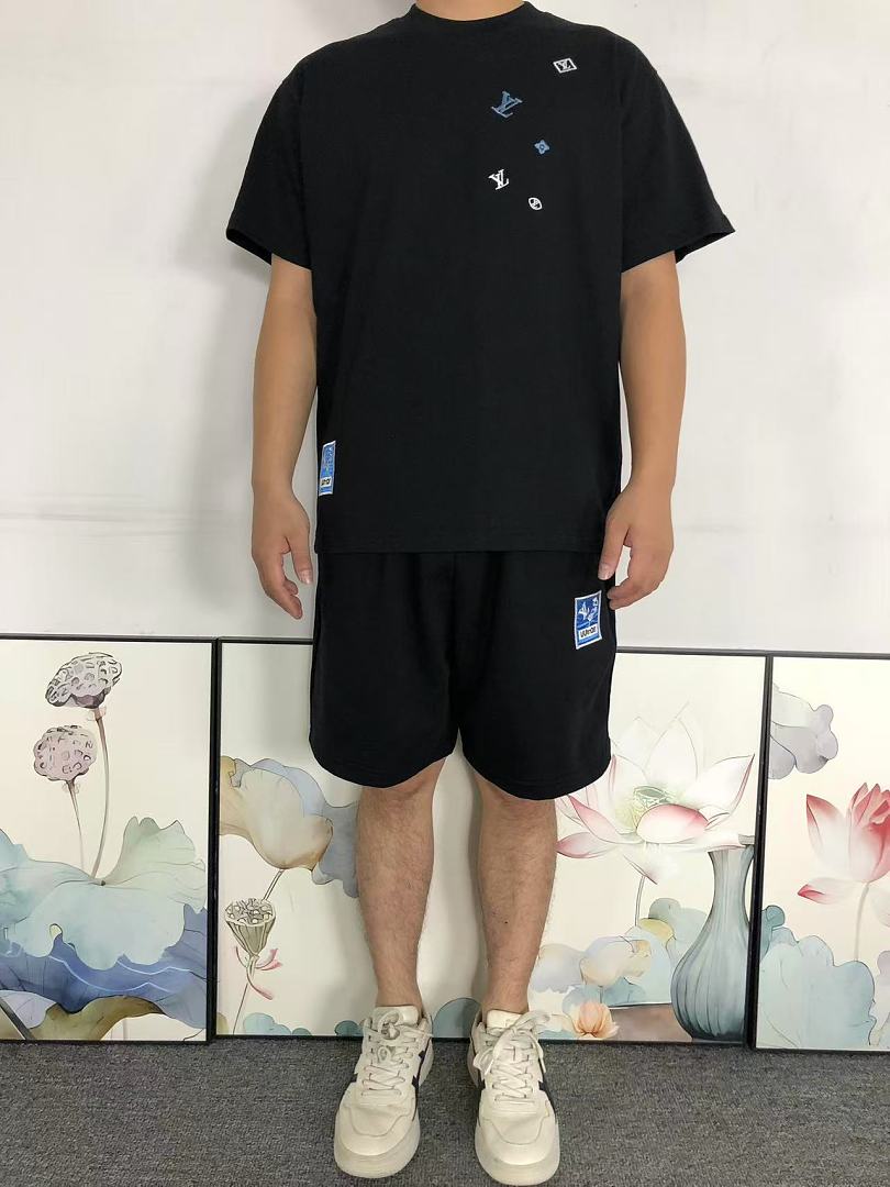Louis Vuitton SHORTS 158 L⭐ T-SHIRT 2208020415 (Im 170Cm 60Kg I Wear Size S In The Phot) - Image 4