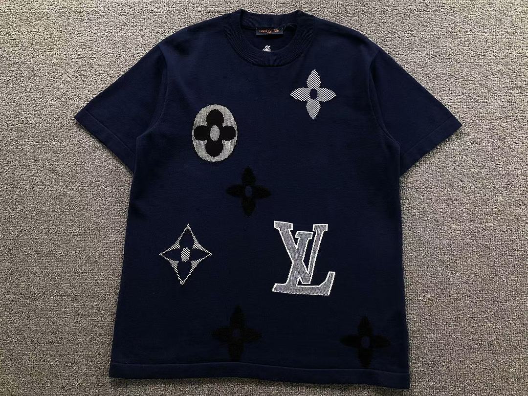 Louis Vuitton 195 L⭐ T-SHIRT 22060111125 (Im 170Cm 60Kg I Wear Size M In The Phot) - Image 5