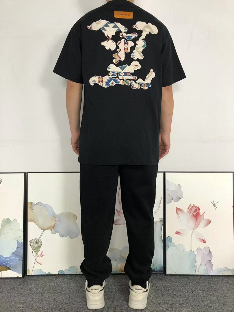 Louis Vuitton 118 L⭐ T-SHIRT 11122015137 (Im 170Cm 55Kg I Wear Size M In The Phot) - Image 4