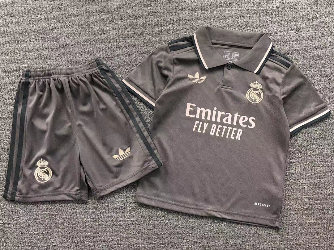 Chanel 68 FOOTBALL T-SHIRT SHORTS - Image 4