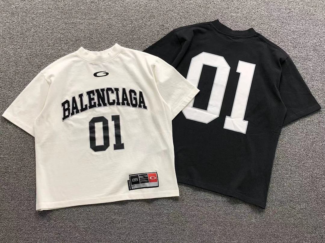 Balenciaga 135 B⭐L⭐⭐⭐IA⭐A T-SHIRT 42040801163 (Im 170Cm 60Kg I Wear Size XS In The Phot) - Image 5