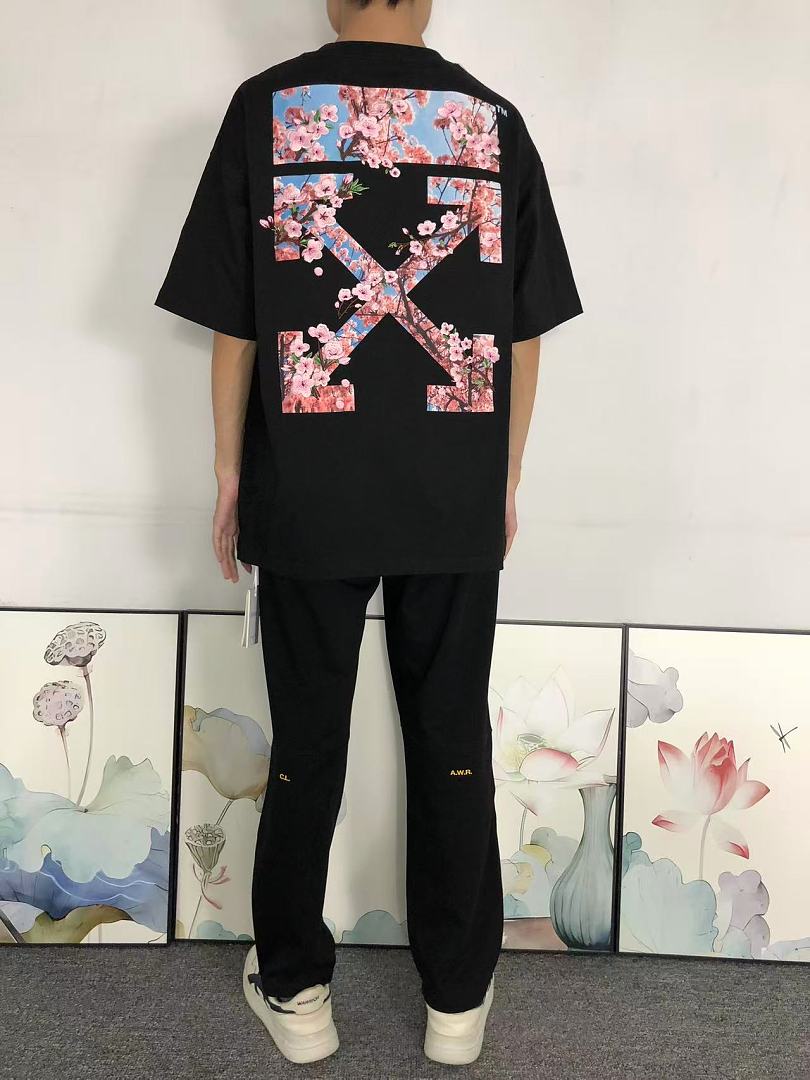 Off-White 139 OFF-WHITE T-SHIRT 5207041019 (Im 170Cm 60Kg I Wear Size M In The Phot) - Image 4