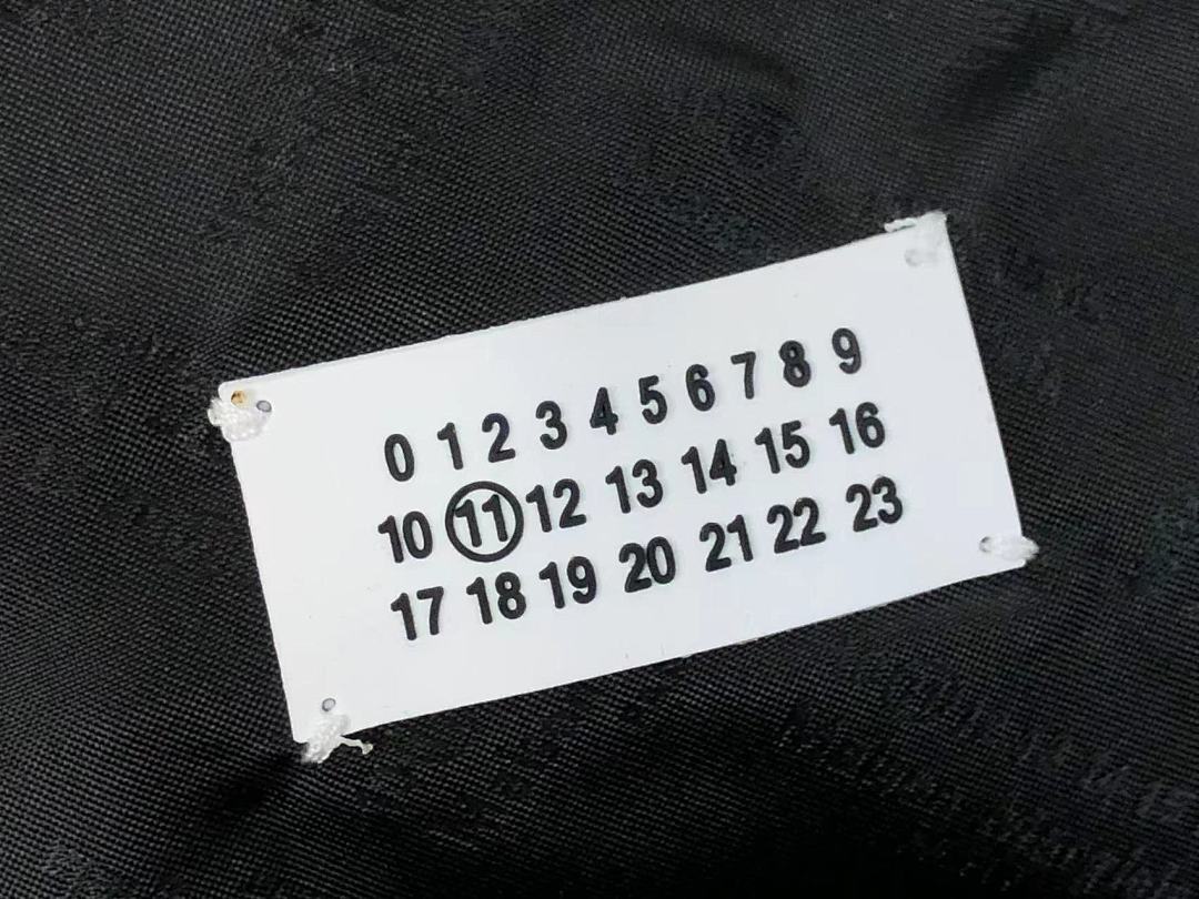 On Running 216 MAISON MARGIELA BAG 272241 (Long 30CM* Wide 15CM* High 41CM) - Image 22