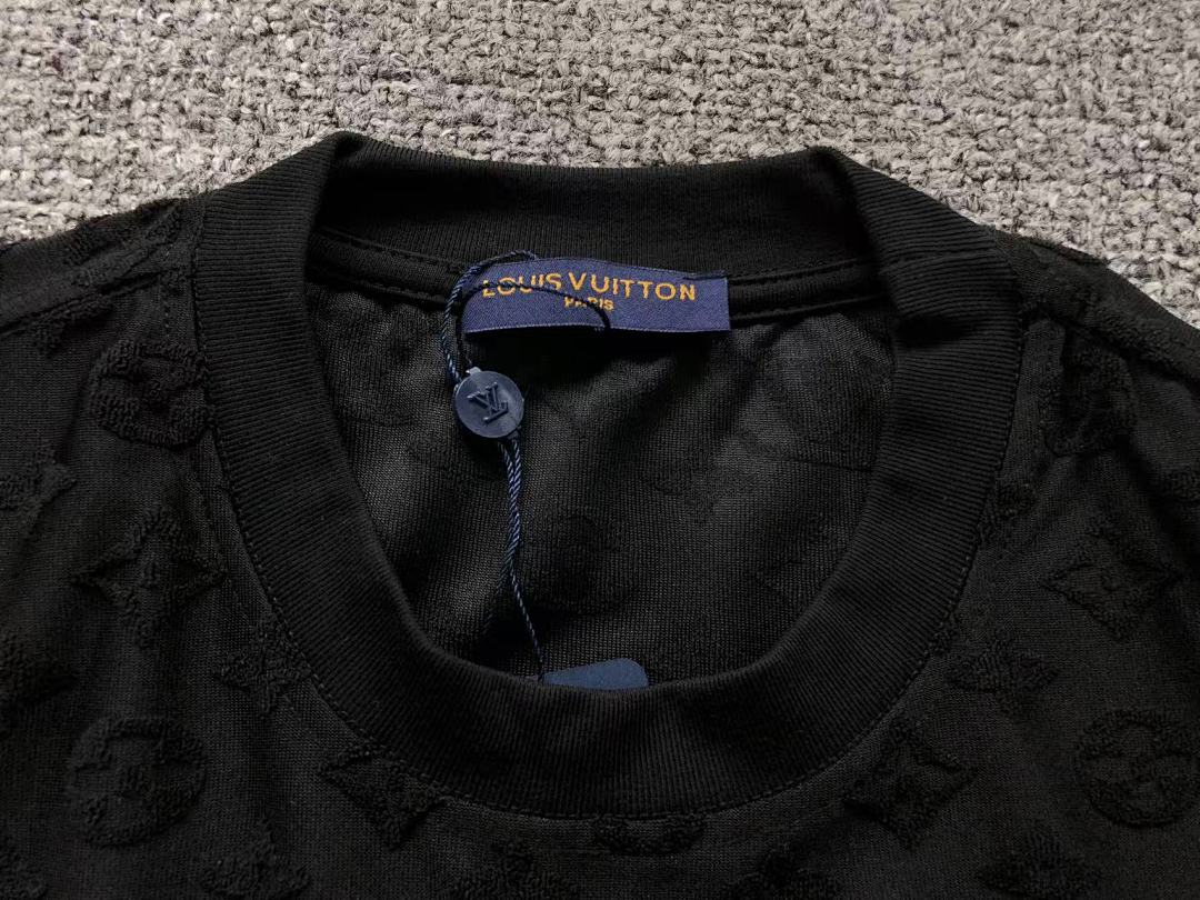 Louis Vuitton 88 L⭐ T-SHIRT 1112263932 (Im 170Cm 60Kg I Wear Size M In The Phot) - Image 17