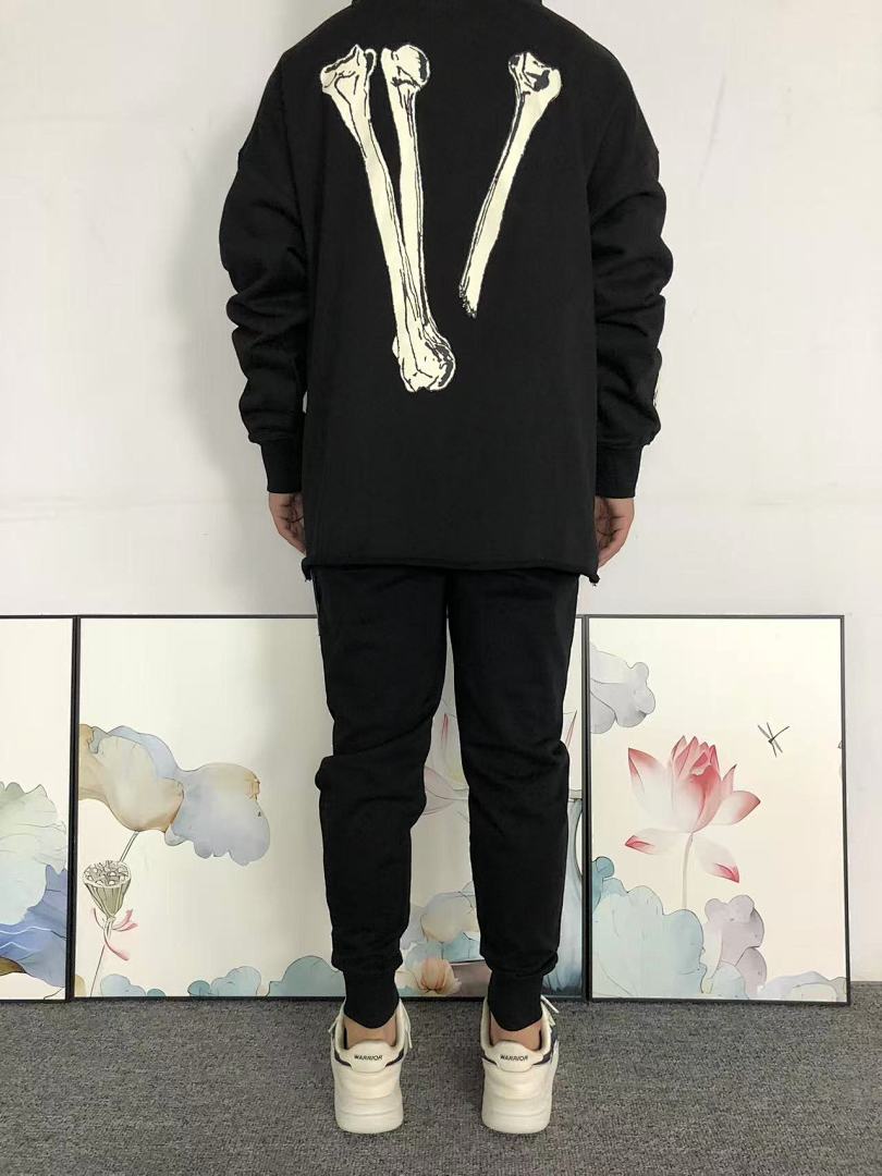 On Running 118 VLONE HOODIE 510113591 (Im 170Cm 60Kg I Wear Size XL In The Phot) - Image 4