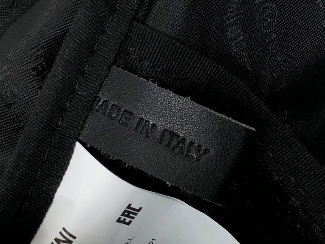 On Running 216 MAISON MARGIELA BAG 272241 (Long 30CM* Wide 15CM* High 41CM) - Image 25