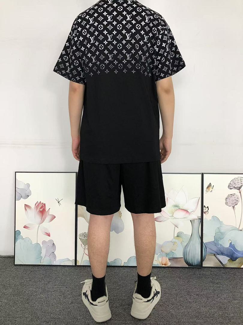 Louis Vuitton 108 L⭐ T-SHIRT 41061312126 (Im 170Cm 60Kg I Wear Size XS In The Phot) - Image 4
