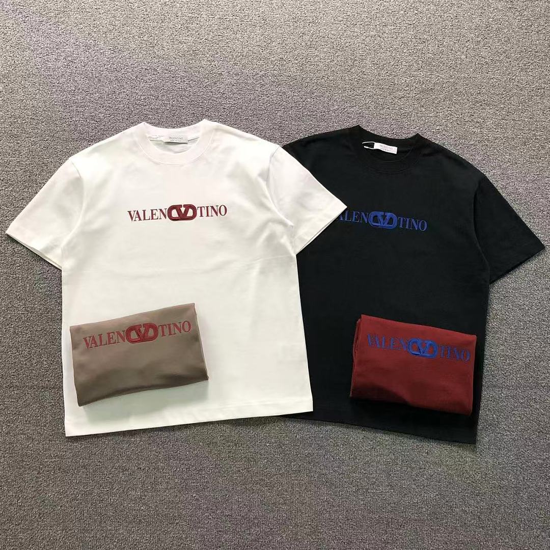Valentino 118 VALENTINO T-SHIRT 5242518147 (Im 170Cm 60Kg I Wear Size M In The Phot)