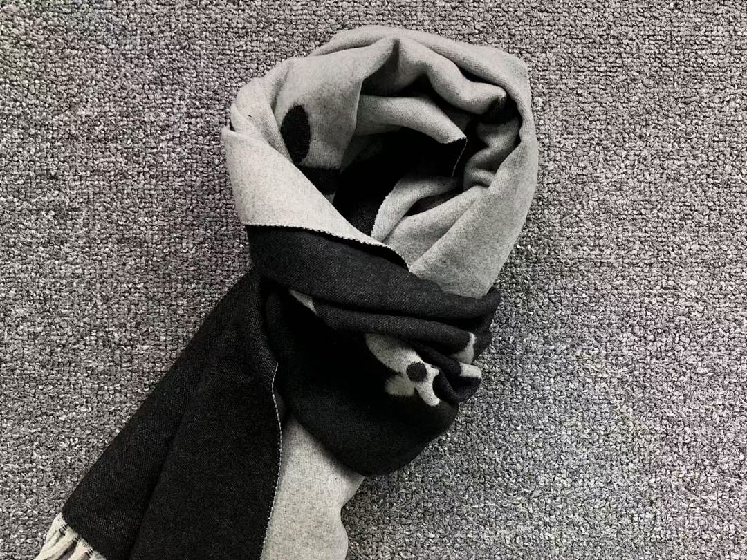 Louis Vuitton 95 L⭐ SCARF 560501102 (Long 176CM* Wide 65CM*) - Image 6