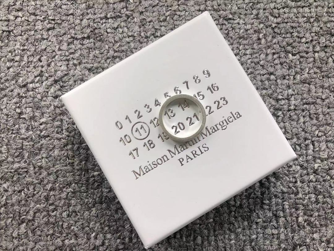 On Running 105 MARGIELA - Image 4