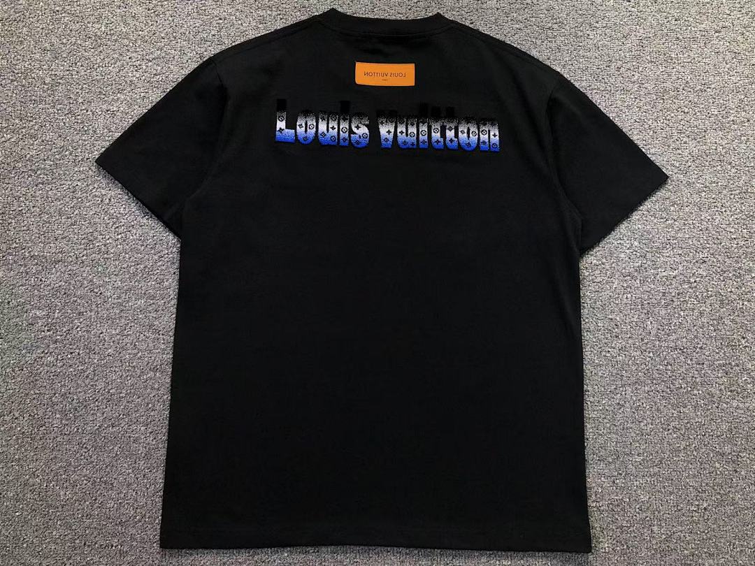 Louis Vuitton 118 L⭐ T-SHIRT 11122007137 (Im 170Cm 60Kg I Wear Size M In The Phot) - Image 11
