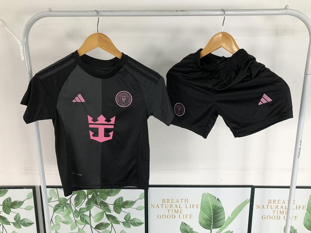 Chanel 75 FOOTBALL T-SHIRT SHORTS - Image 25