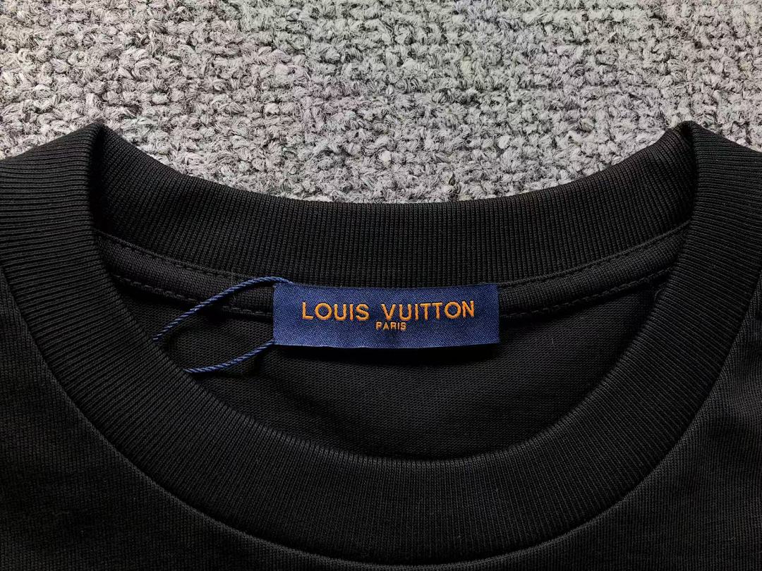 Louis Vuitton 108 L⭐ T-SHIRT 41061315126 (Im 170Cm 60Kg I Wear Size XS In The Phot) - Image 17