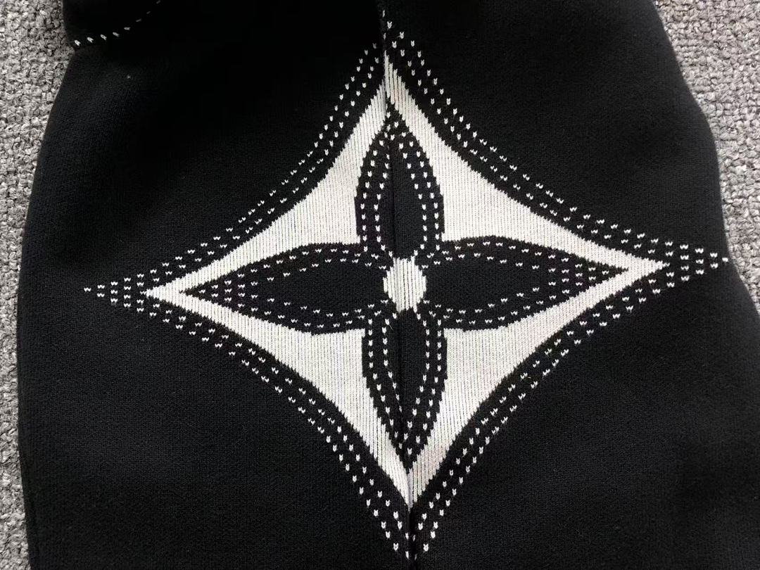 Louis Vuitton 235 L⭐ SWEATER 11081306104 (Im 170Cm 60Kg I Wear Size S In The Phot) - Image 12
