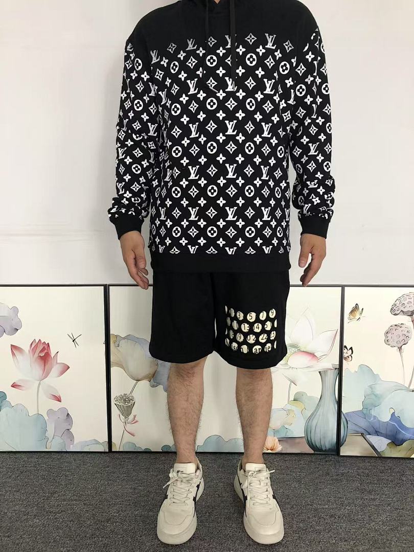 Louis Vuitton 178 L⭐ HOODIE 217070715 (Im 170Cm 60Kg I Wear Size XL In The Phot) - Image 3