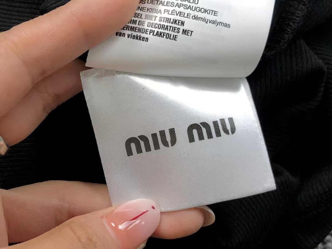 Miu Miu 128 M⭐U VEST FEMAIE - Image 22