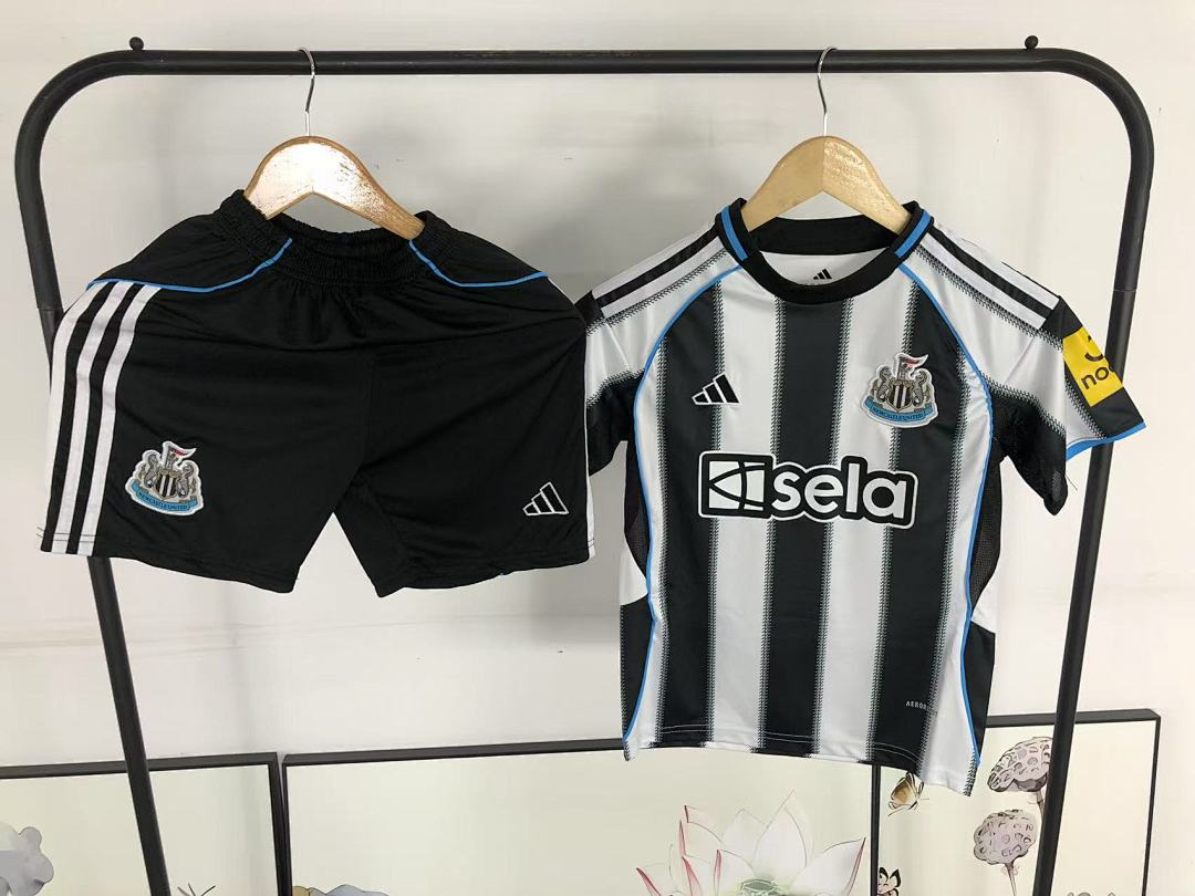 Chanel 75 FOOTBALL T-SHIRT SHORTS - Image 33