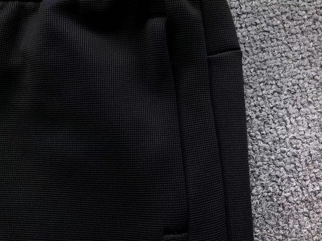 On Running 228 ON HOODIE - Image 38