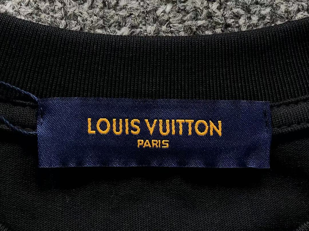 Louis Vuitton SHORTS 158 L⭐ T-SHIRT 2208020615 (Im 170Cm 60Kg I Wear Size S In The Phot) - Image 17