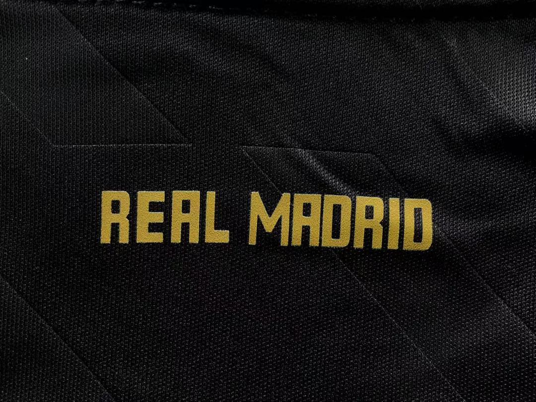 Chanel 95 FOOTBALL T-SHIRT SHORTS - Image 16