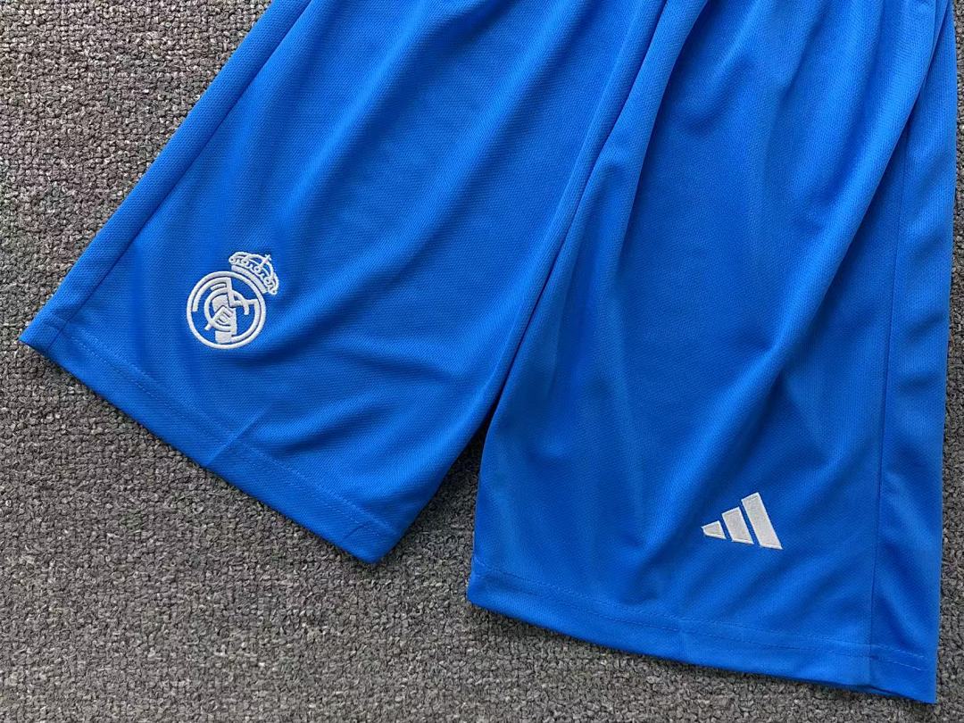Chanel 75 FOOTBALL T-SHIRT SHORTS - Image 19